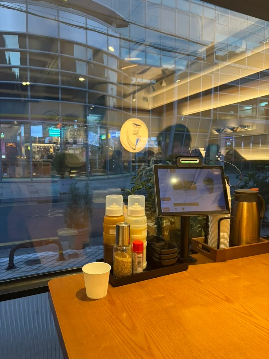 View of the interior seating at Kosi Gyodae Branch