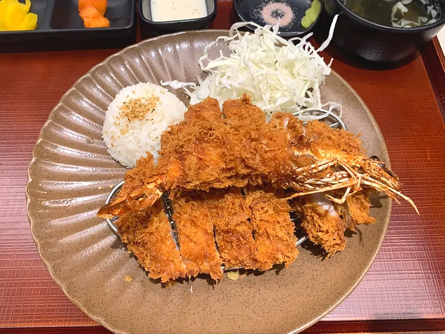 Plate with tonkatsu and king shrimp katsu from the mixed set