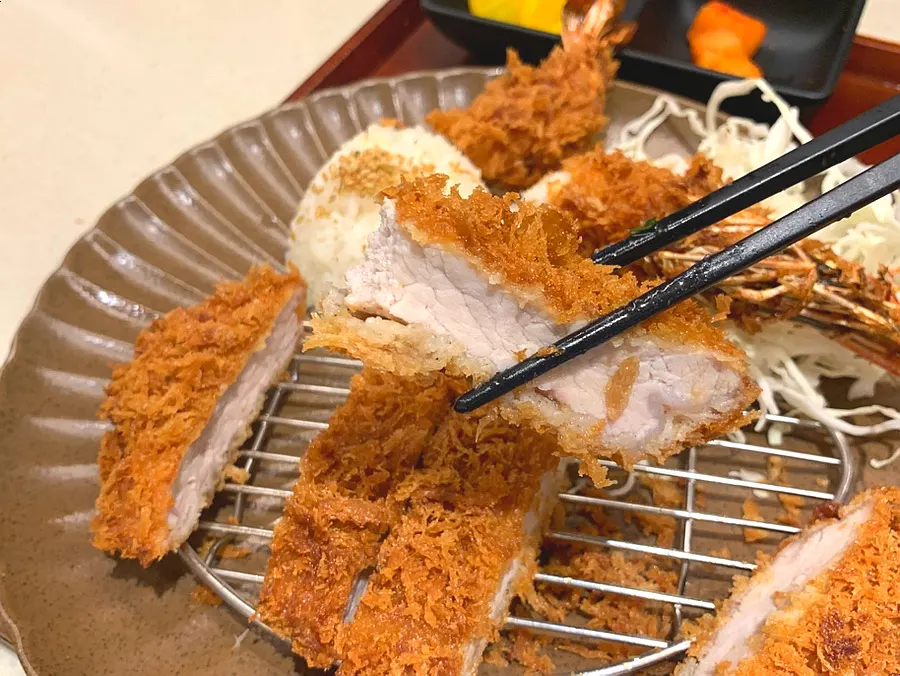 Cross-section of the thick pork loin katsu