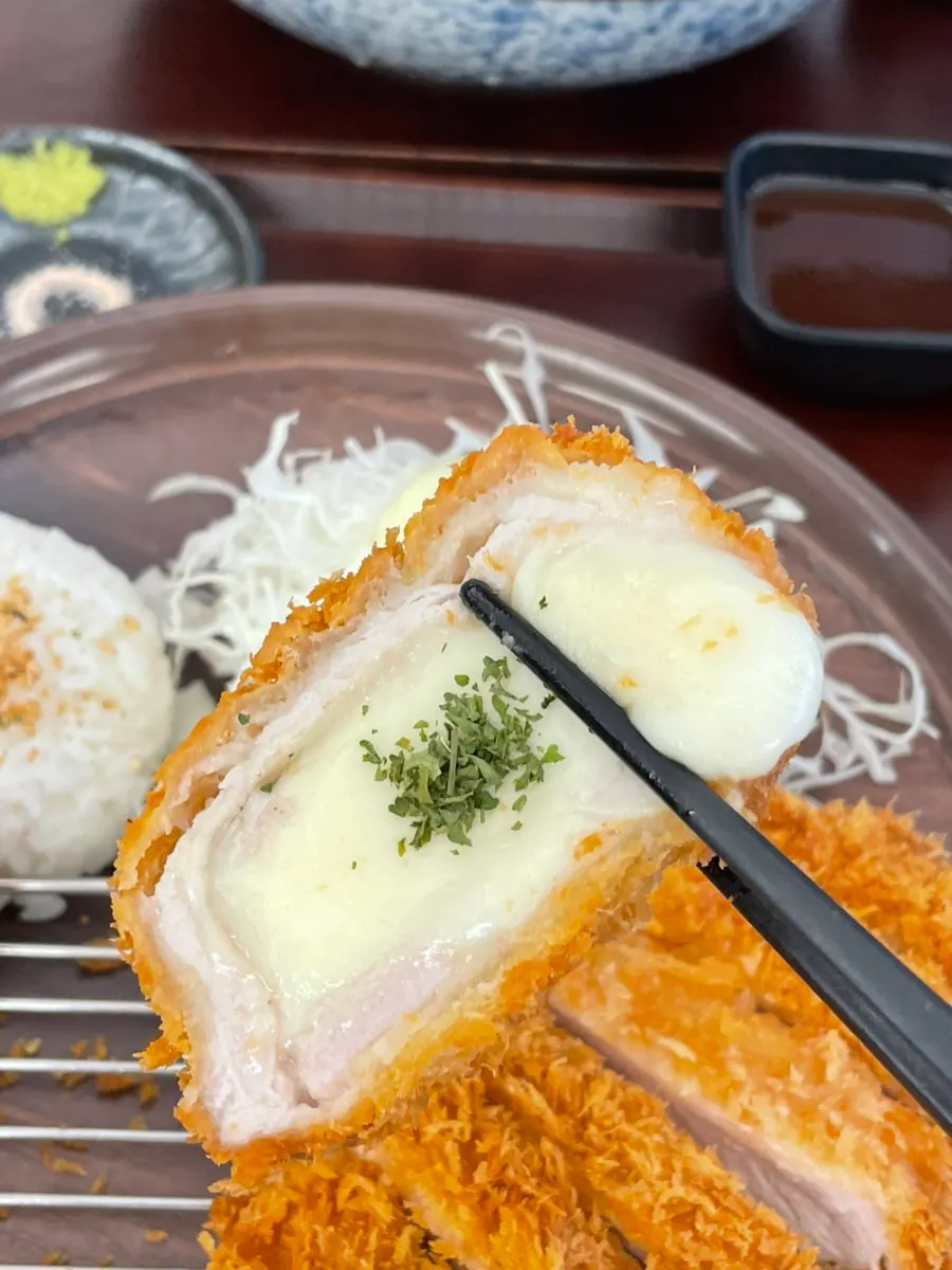 두툼한 등심카츠 단면