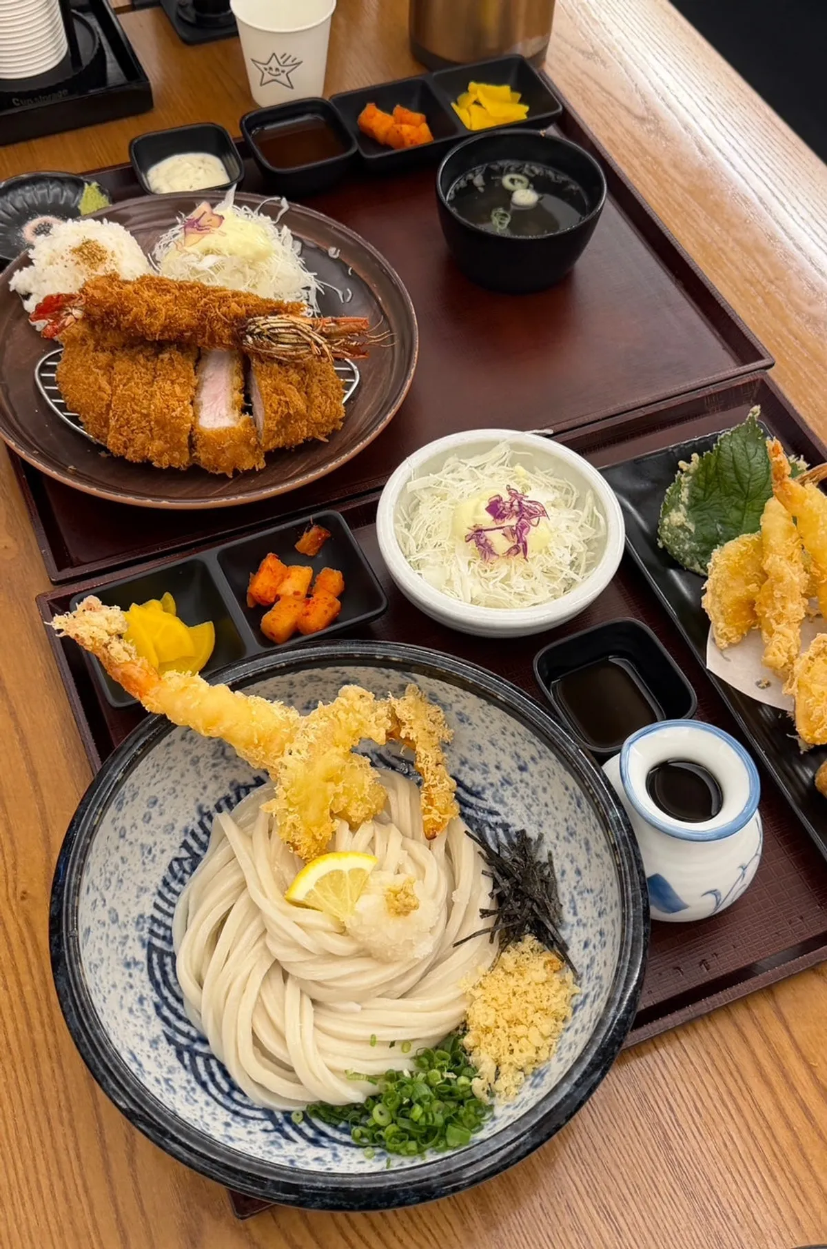 Tenbukkake udon set served in a basin-sized bowl