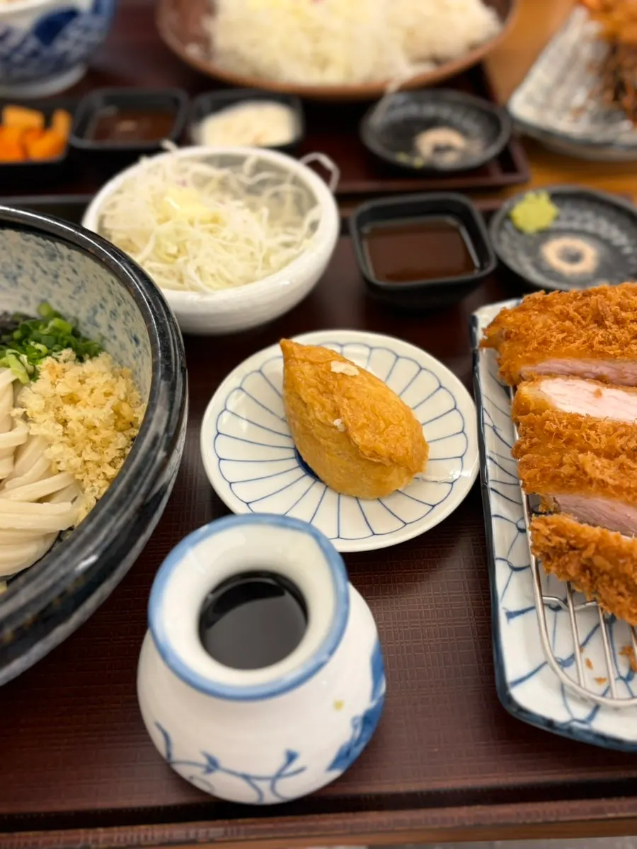 Bukkake udon served with complimentary inari sushi