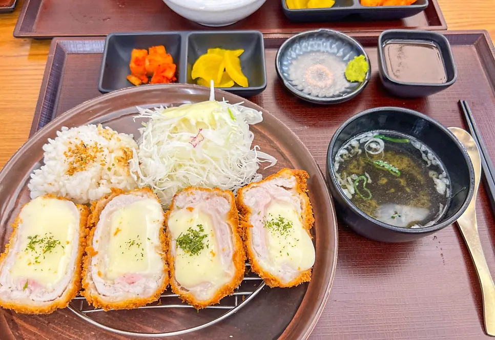 A plate of the ordered cheese tonkatsu
