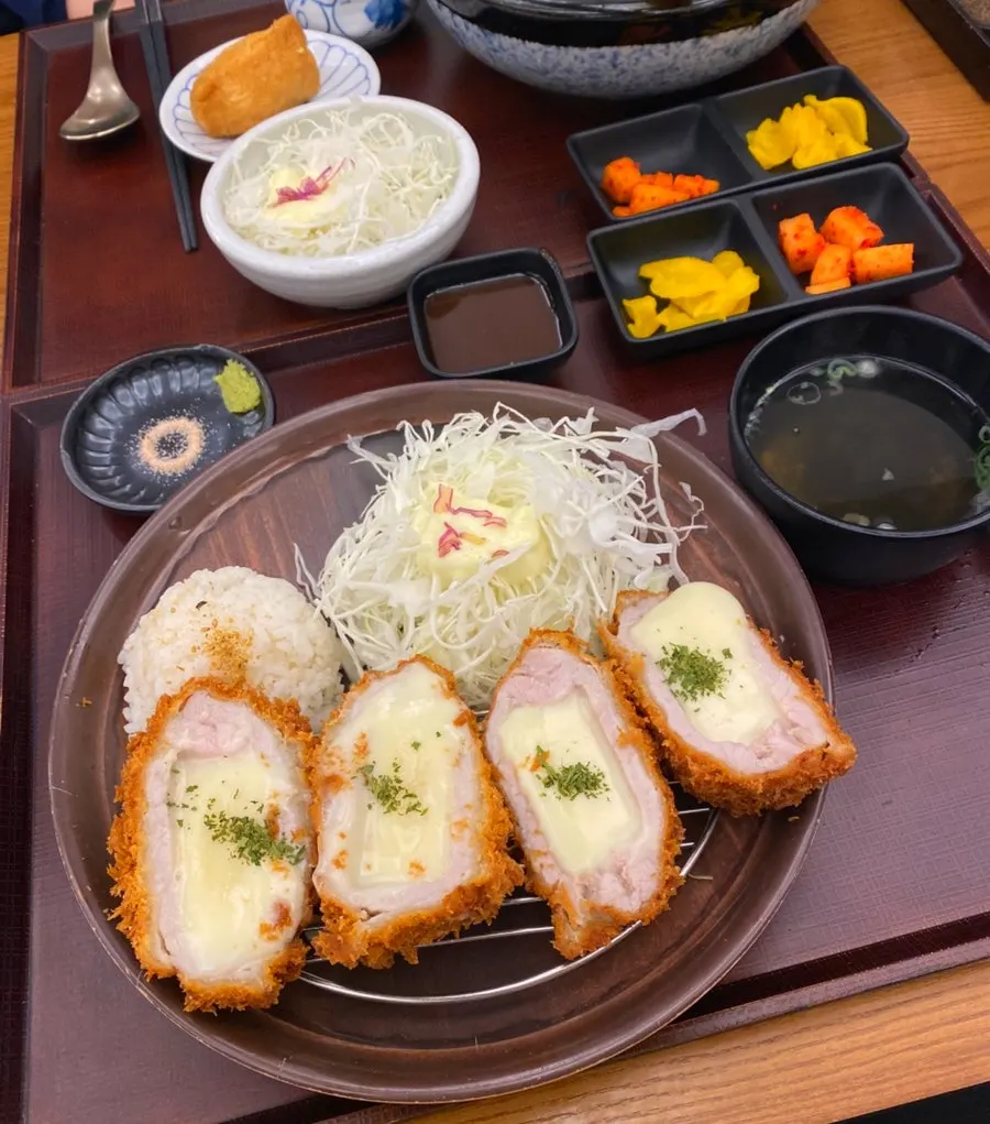 코시 이수점 치즈카츠와 우동 상차림