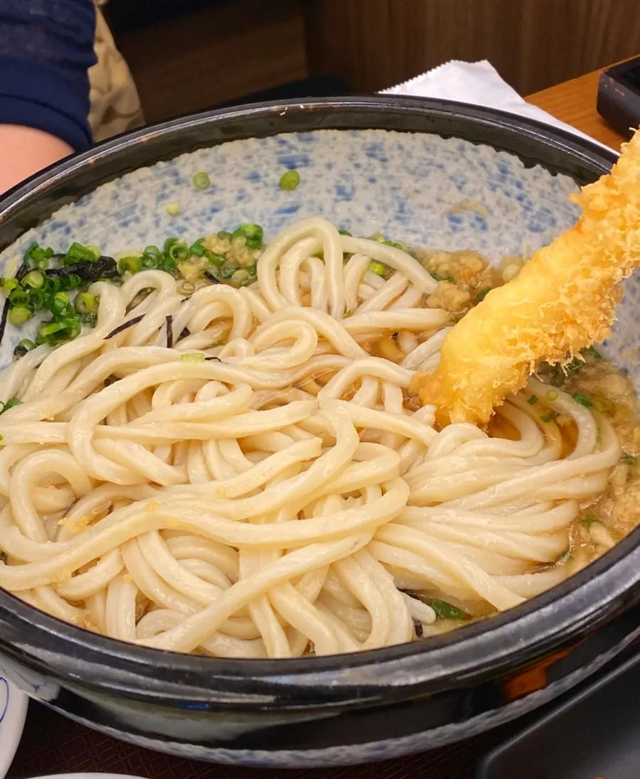 쯔유를 부은 붓가케우동 면발