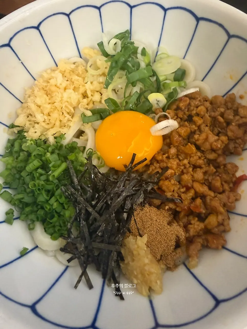 Udon noodles mixed with sauce