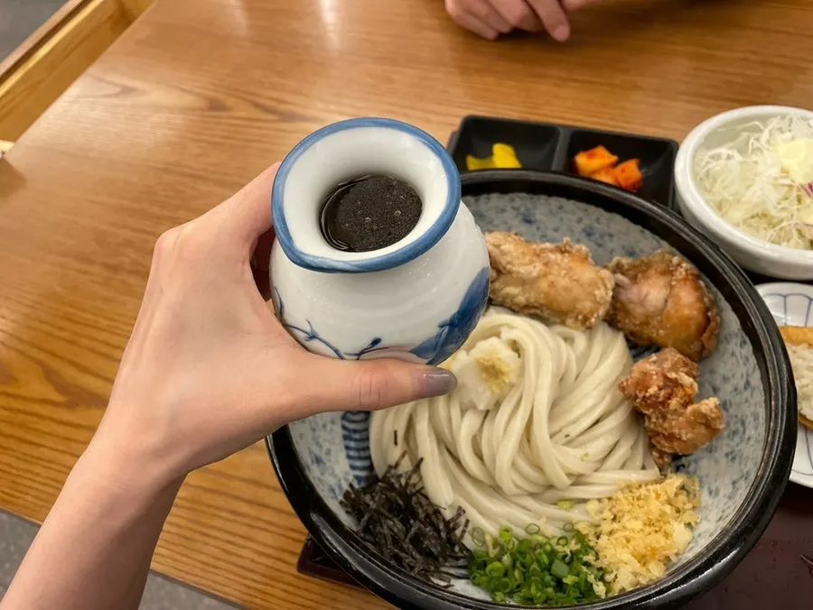 바삭하게 튀겨진 가라아게 단면