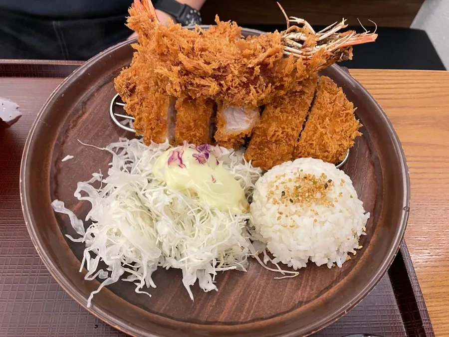 왕새우튀김이 올라간 코시 모듬카츠