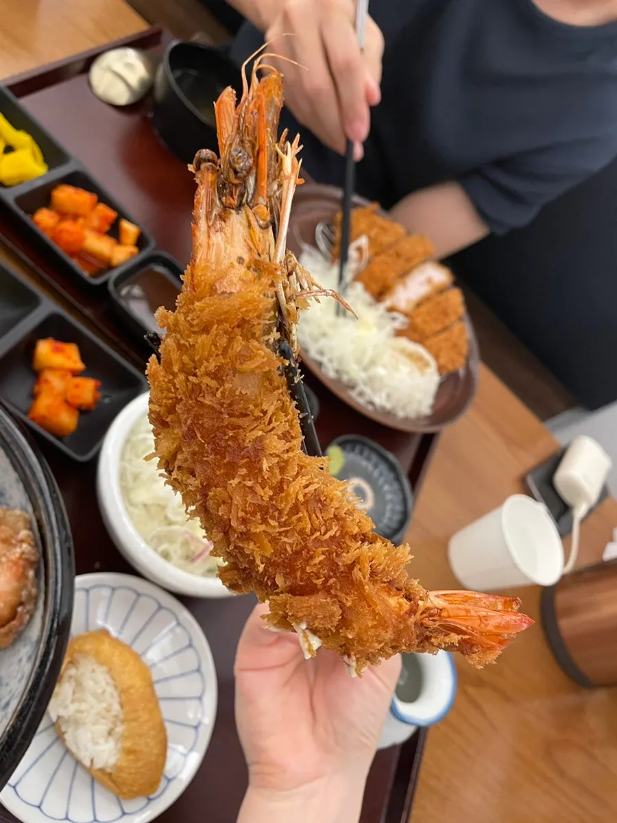 커다란 왕새우튀김 한 점