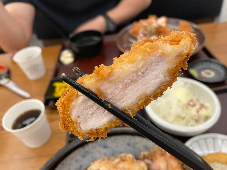 와사비와 소금을 곁들인 돈카츠