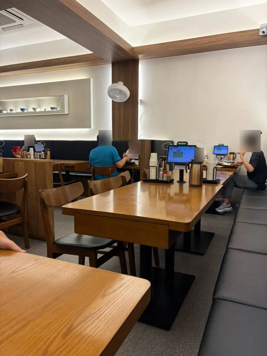 Window seats at Kosi Isu Branch
