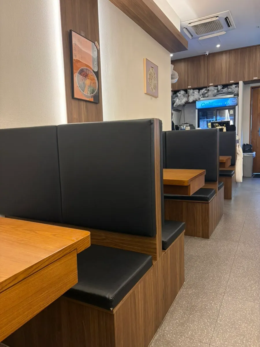 Partitioned private seating