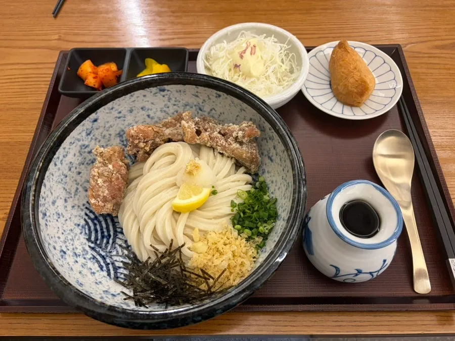 Toriten bukkake udon in a large bowl