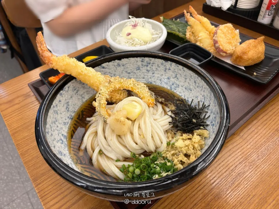 Table set with udon and tonkatsu together