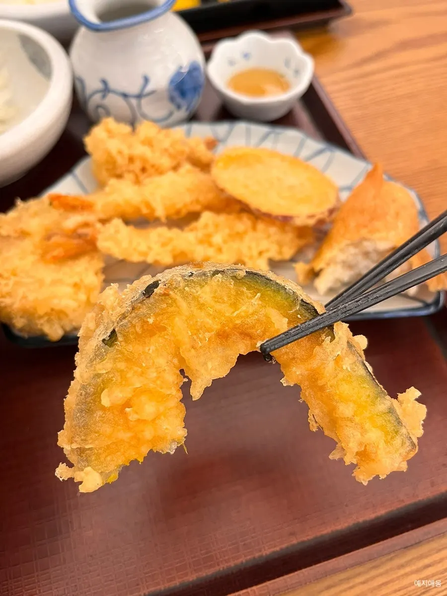 Shrimp tempura with thin batter