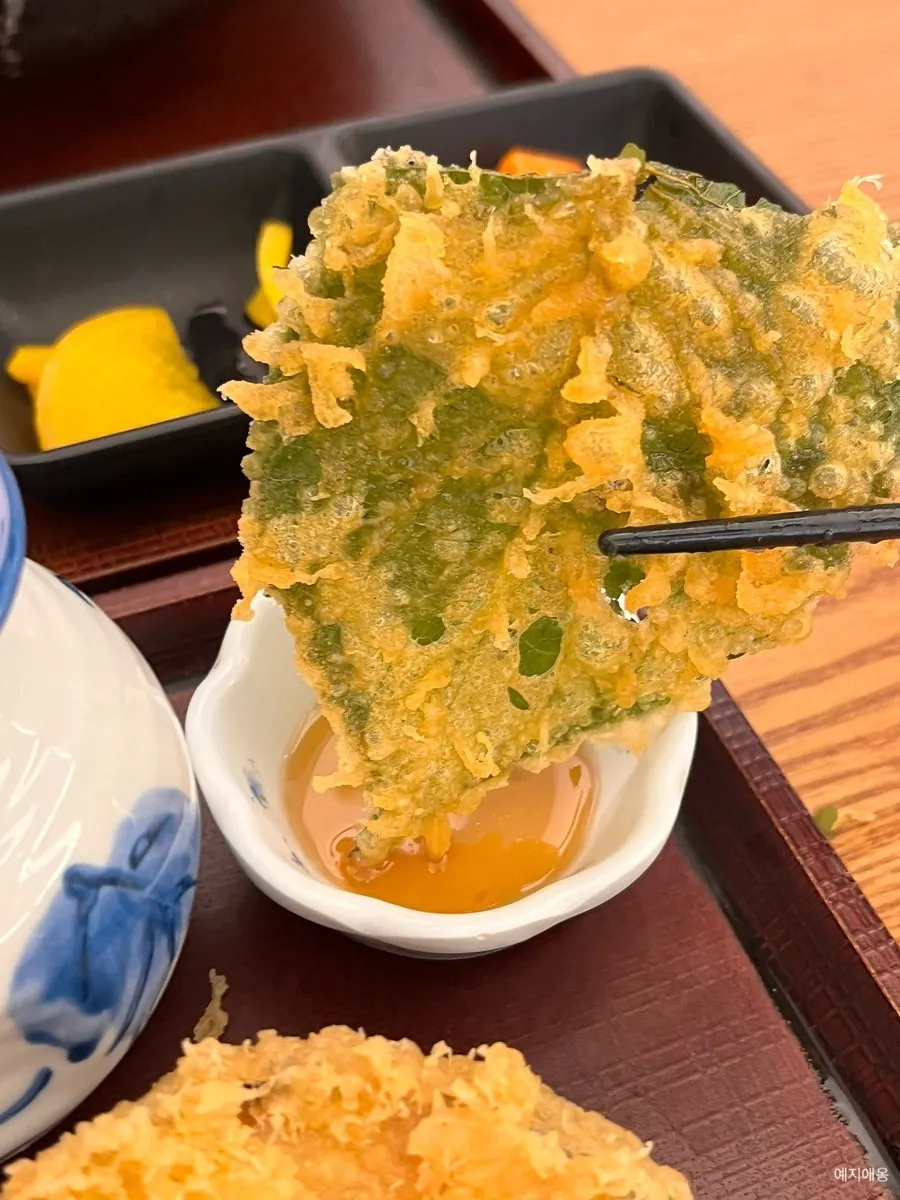 Perilla leaf tempura dipped in sauce