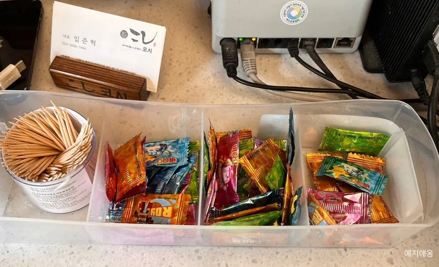 Palate-cleanser candies placed at the checkout counter