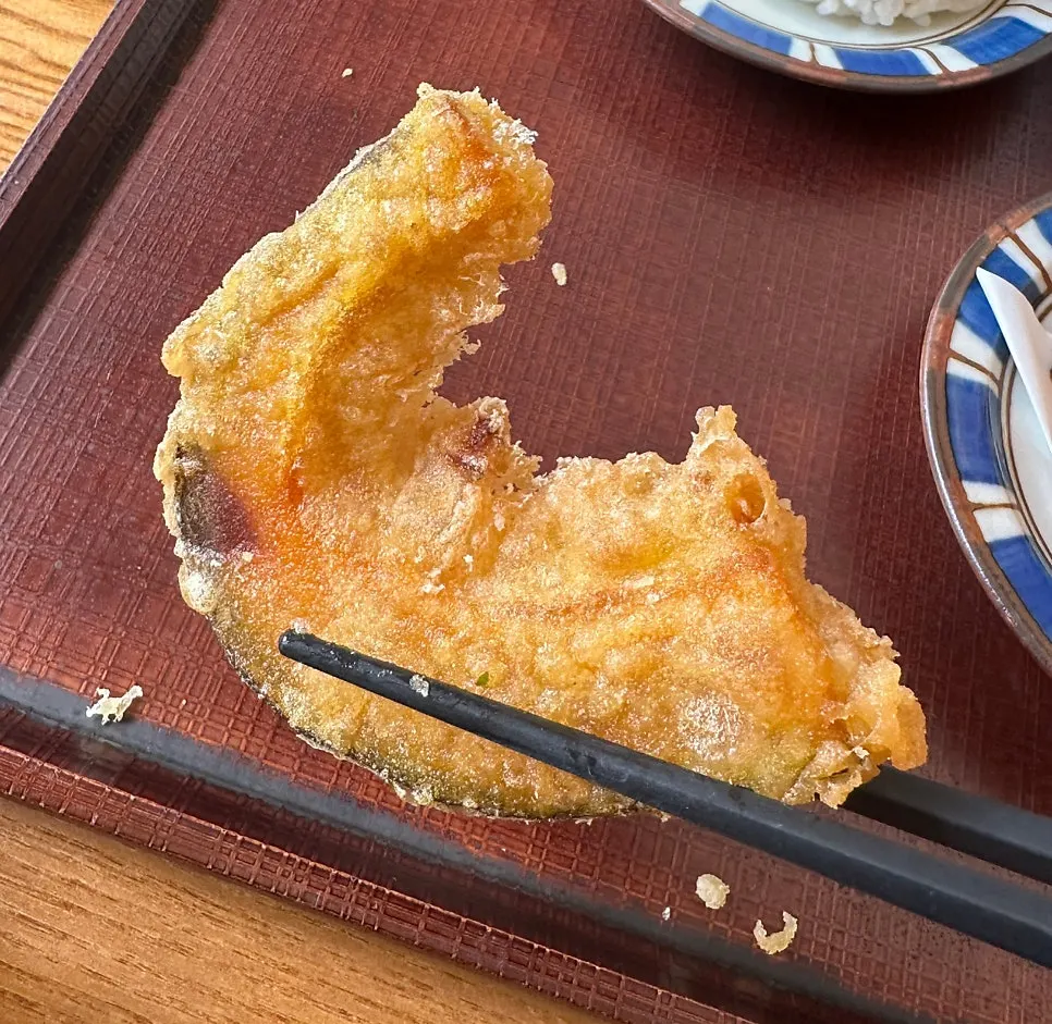Plate of mixed tempura including shrimp tempura