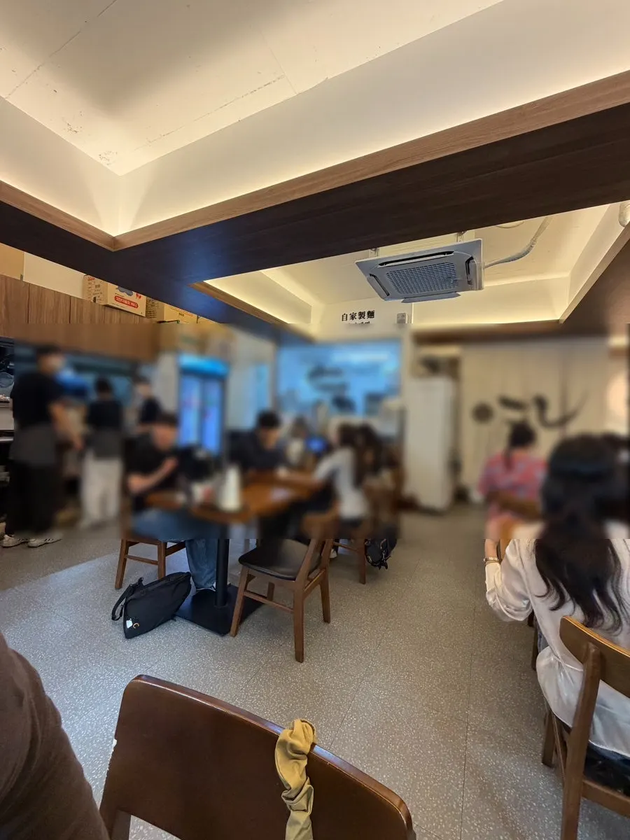 48시간 자가제면 방식을 소개한 매장 안내