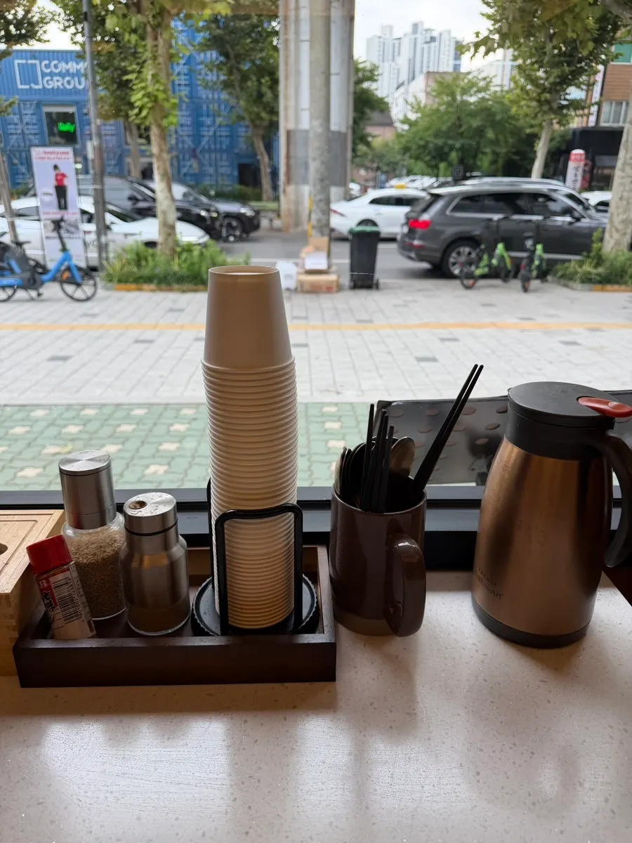 약 52석 규모의 코시 건대점 테이블 좌석