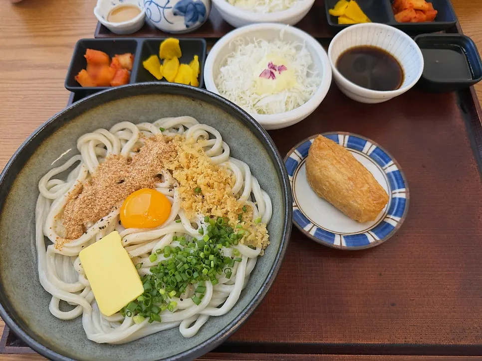 따뜻한 온면으로 나온 가마버터우동