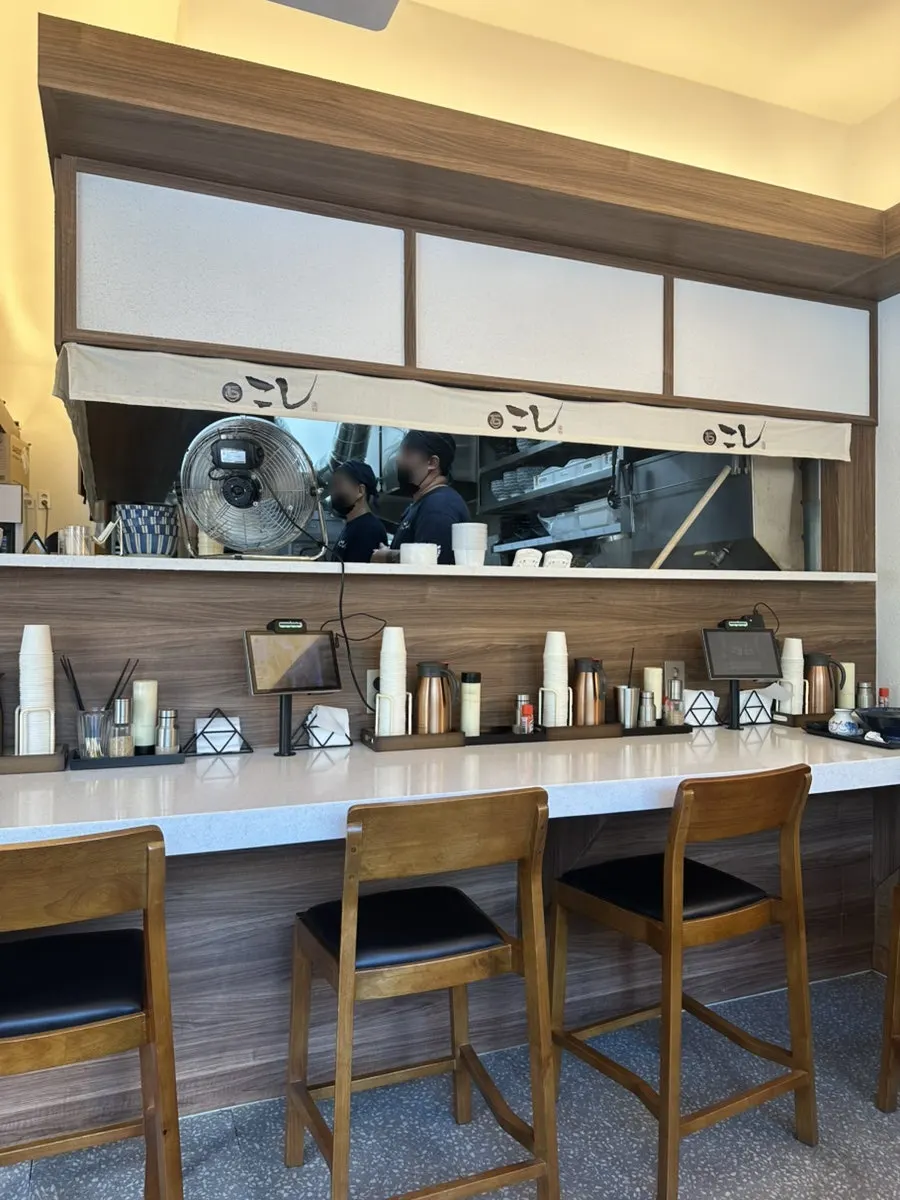 Quiet daytime interior of Kosi Seongsu Branch