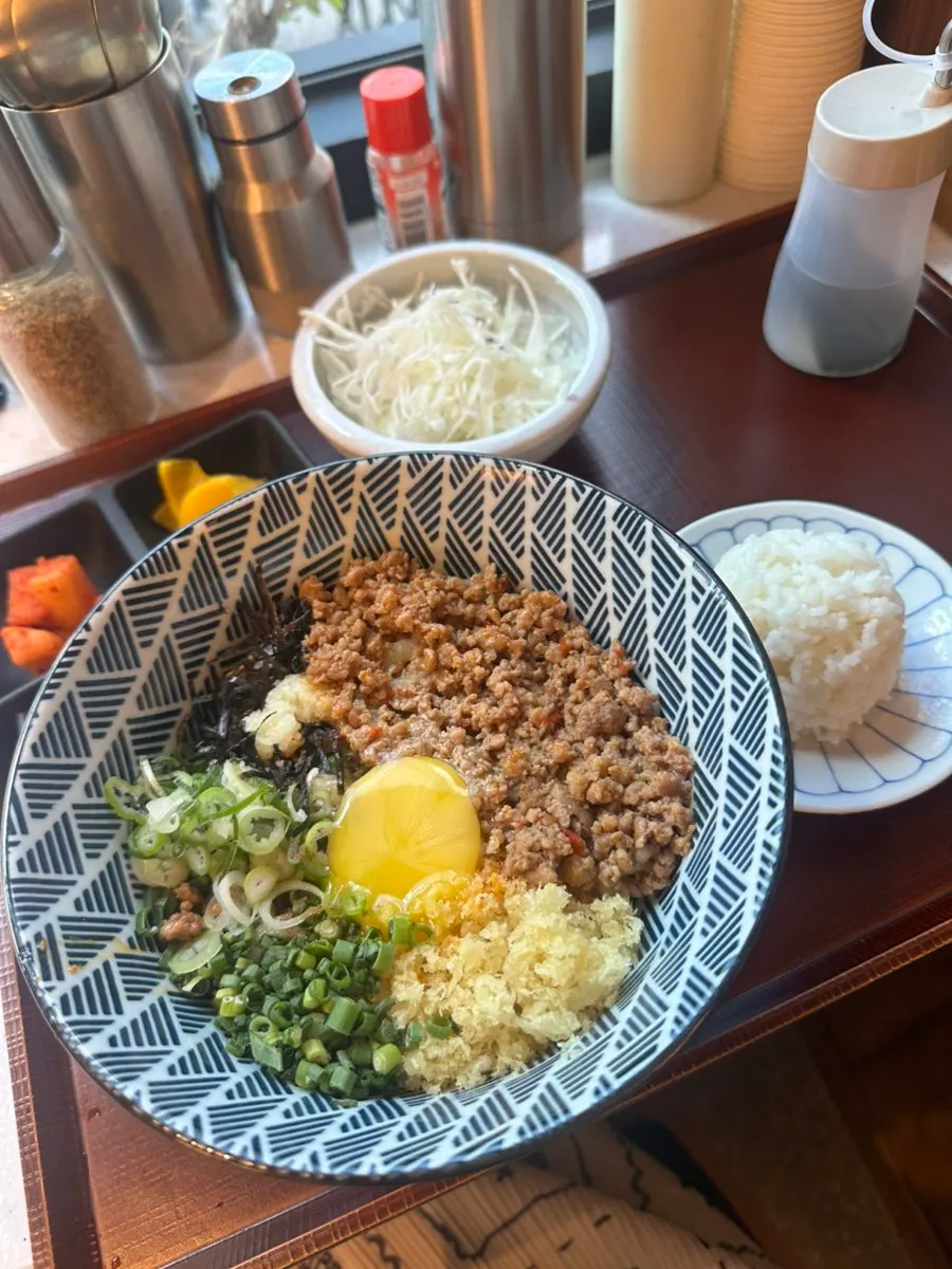 Table setting for the ordered dishes at Kosi Seongsu Branch