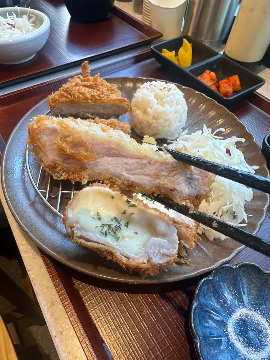 Full set of fresh pork loin half-and-half katsu