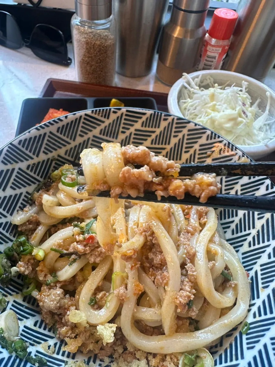 A bowl of Sanuki mazeudon