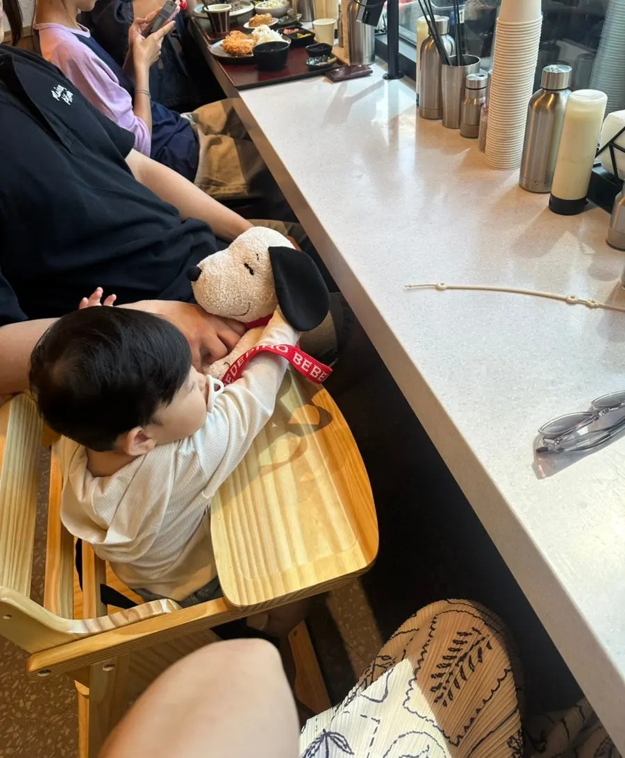 Sunlit window bar seats at Kosi Seongsu Branch