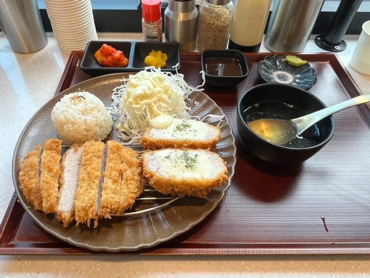 Full spread of the fresh pork loin half-and-half katsu at Kosi Seongsu Branch