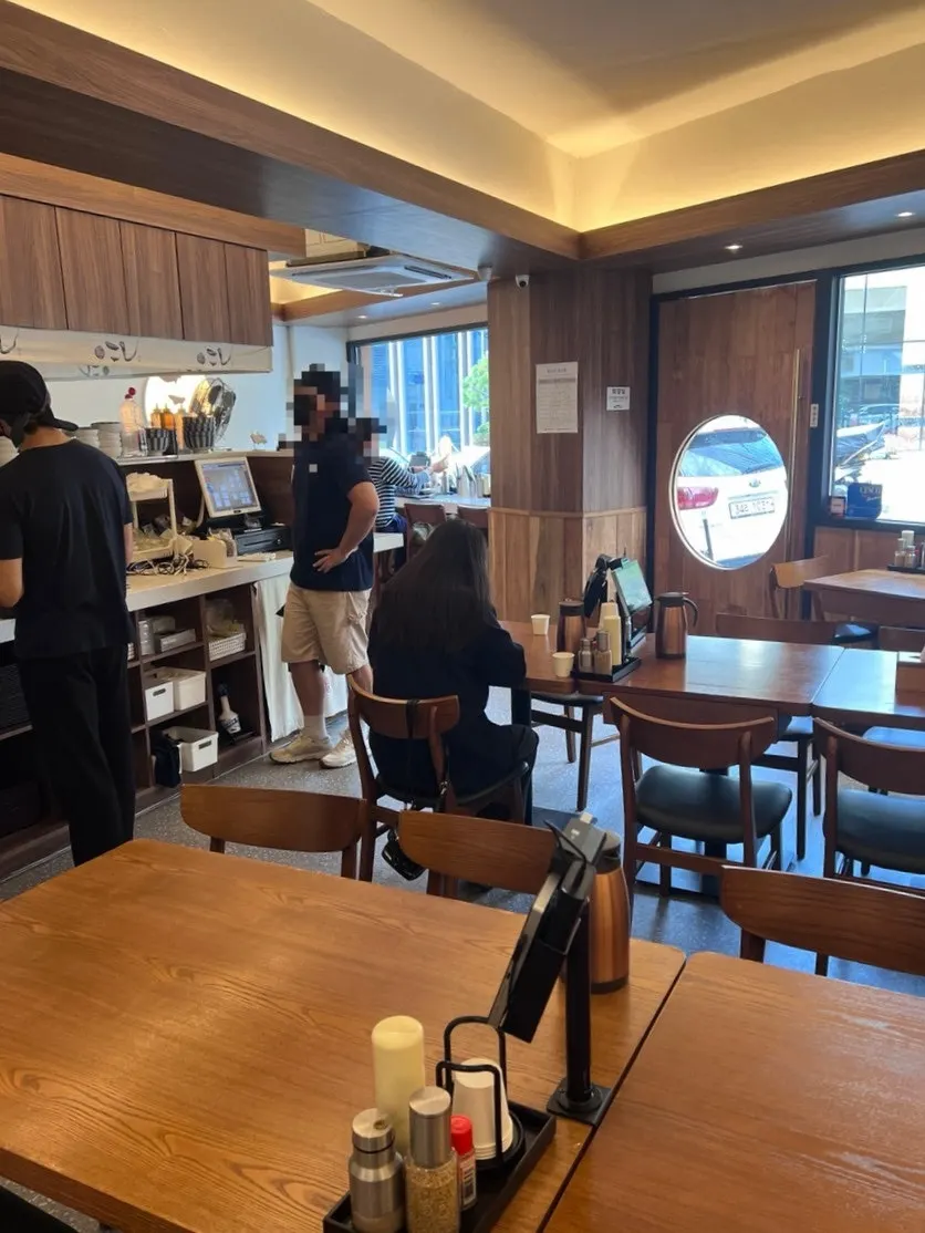 Inside view of Kosi Seongsu Branch