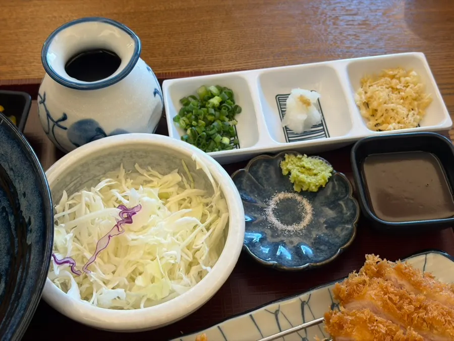 Toriten bukkake udon topped with fried chicken thigh