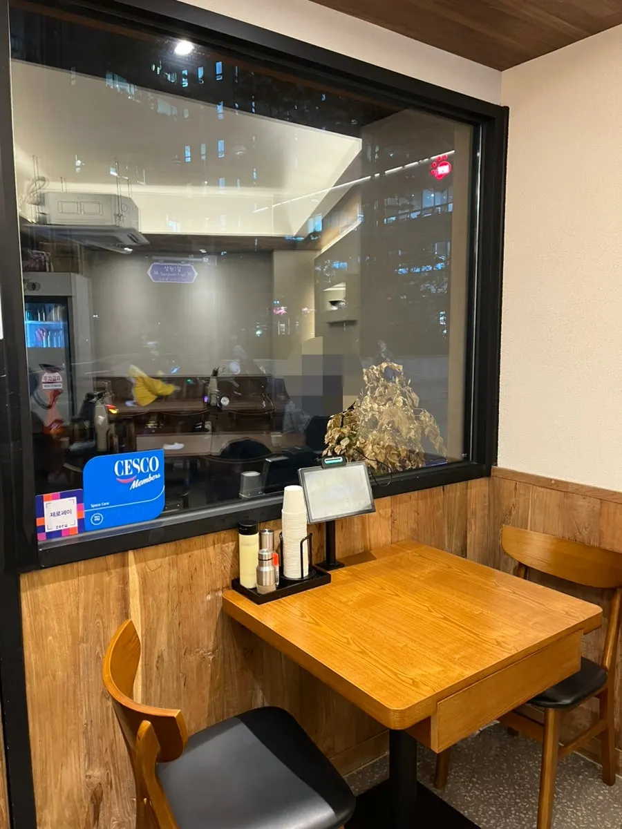 Asientos de mesa en Kosi Seongsu Branch