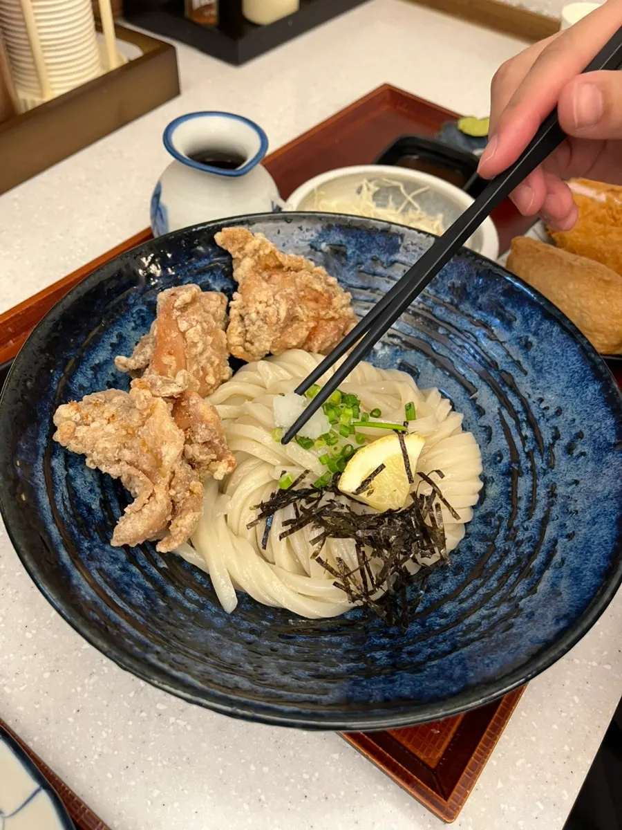 Fideos del toriten bukkake udon y fritos