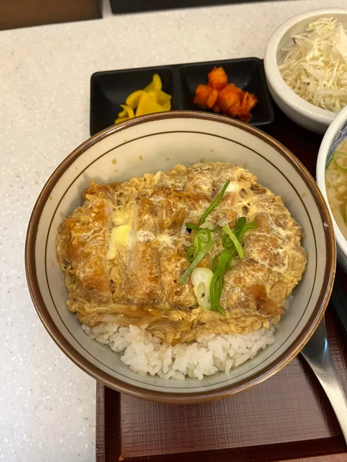 Caldo y fideos del udon caliente