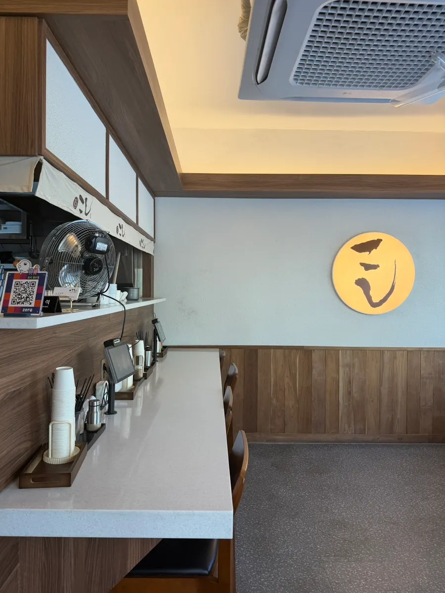 View of the seating area at Kosi Seongsu Branch