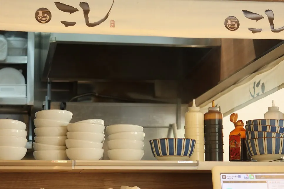Tables and dining hall atmosphere at Kosi Seongsu Branch