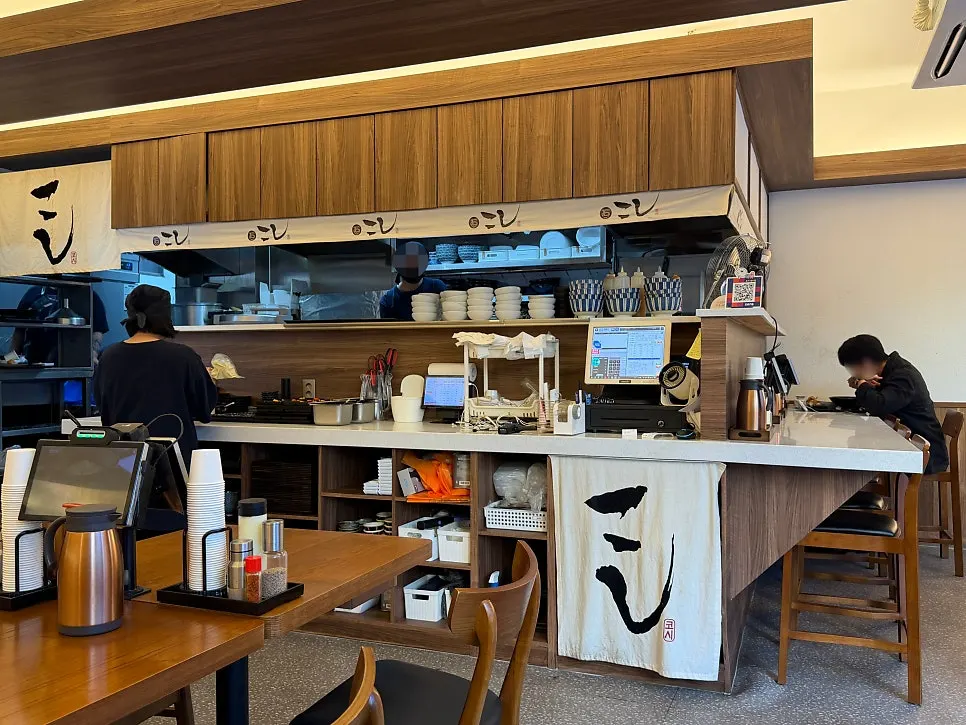 Clean Japanese-style dining hall at Kosi Seongsu Branch