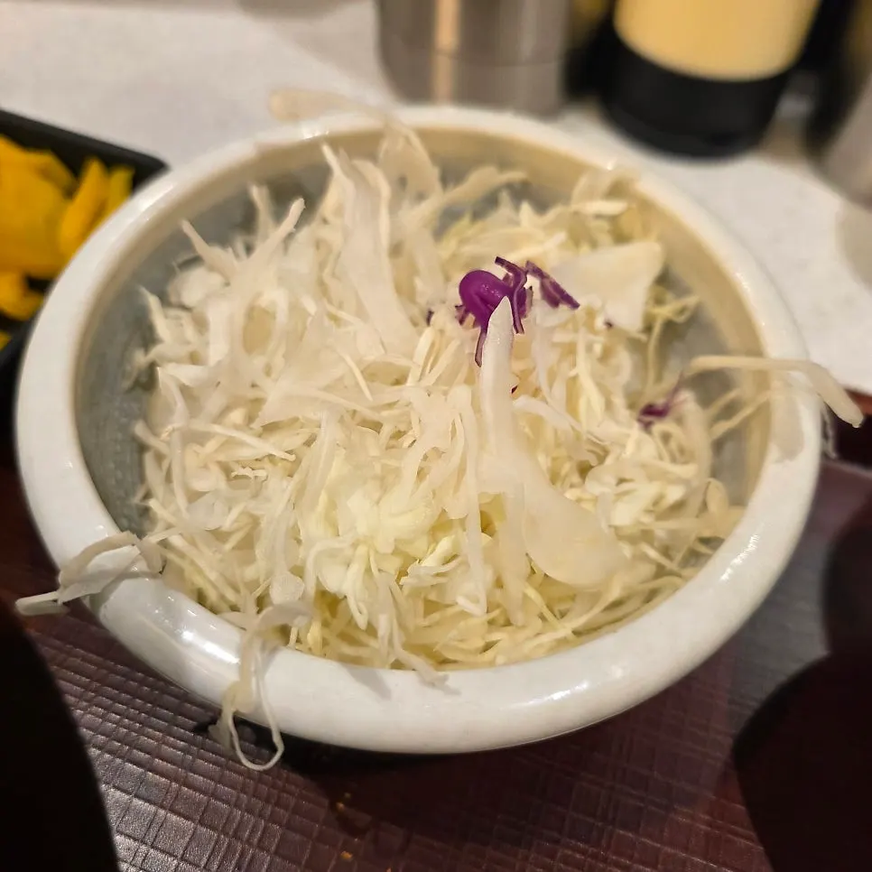 Gama-tori-ten bukkake udon with side dishes