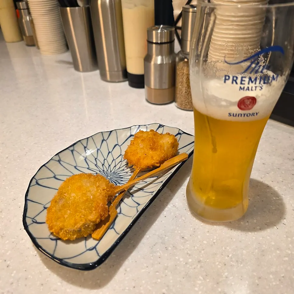 Lotus root kushikatsu with a glass of Kirin beer