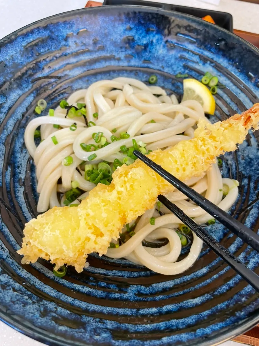 Long, plump shrimp tempura