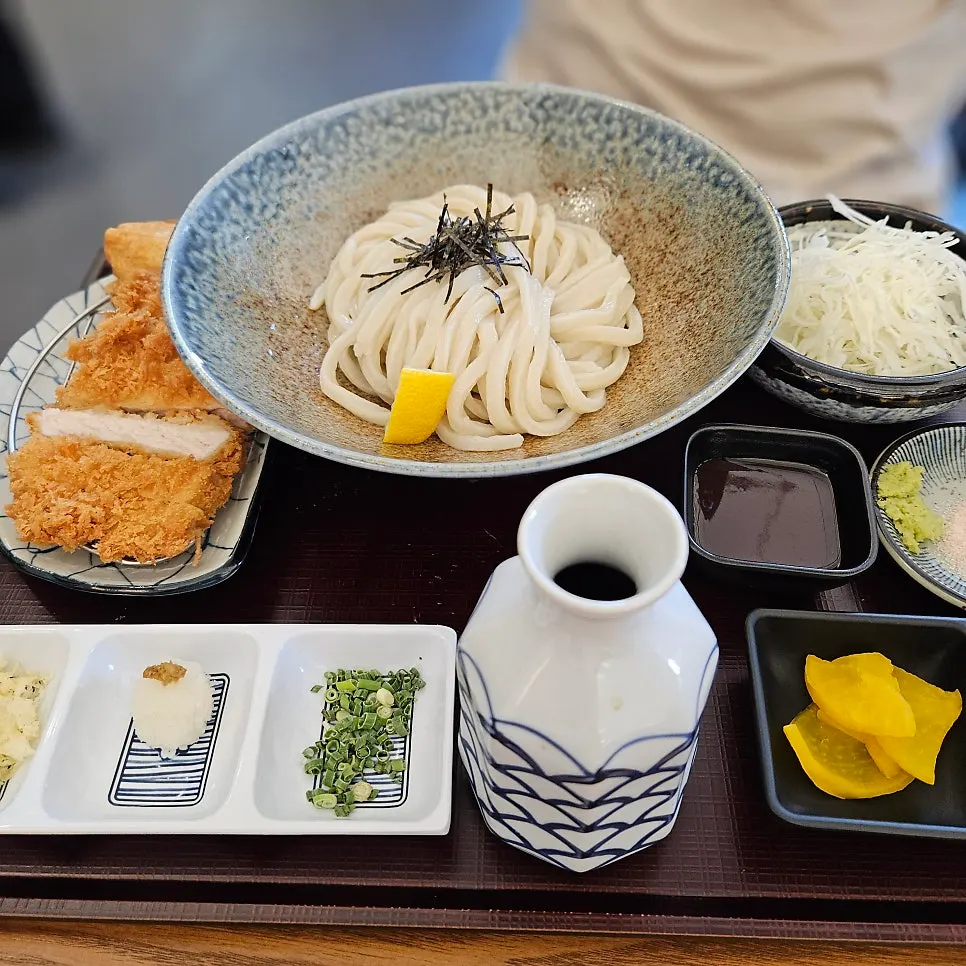 Generous portion of kake udon served as a side with the tonkatsu set