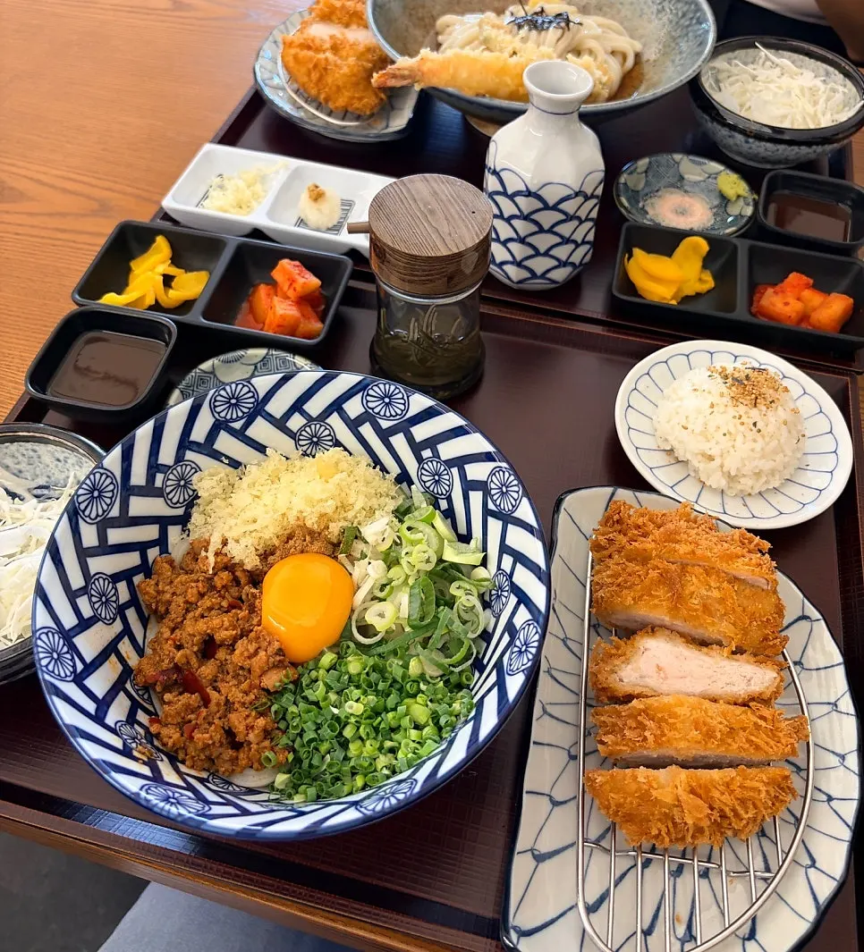 Broth poured over the bukkake udon