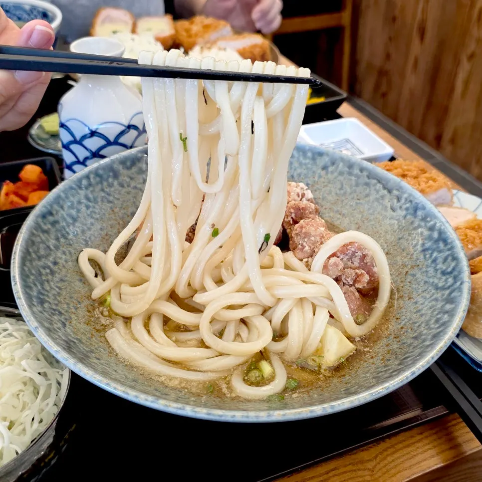 쯔유에 섞은 자작한 붓카케우동