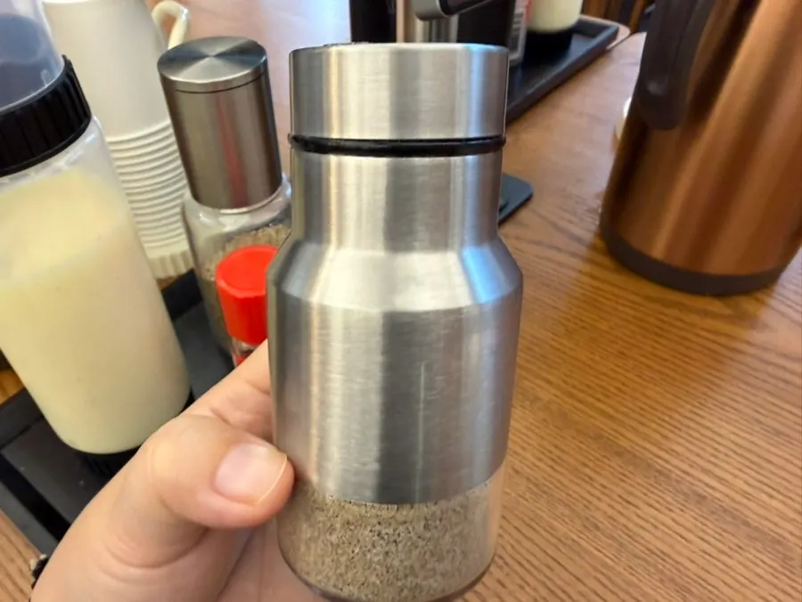Condiment containers placed at Kosi Seoul National University Entrance Branch