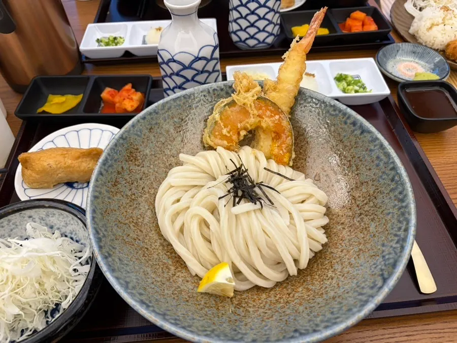 Tray setting for a plain udon order at Kosi Seoul National University Entrance Branch