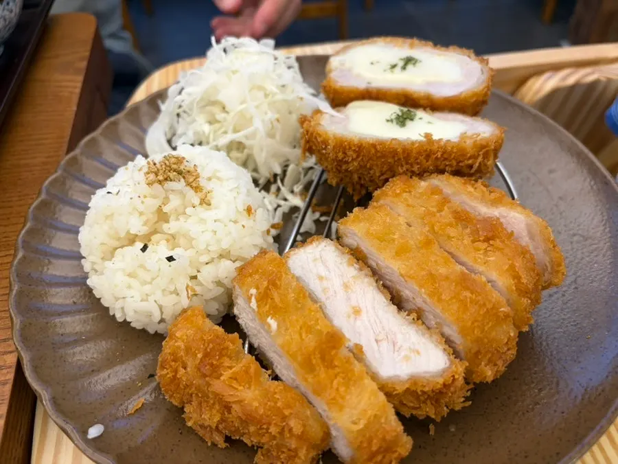 Half-and-half katsu with loin cutlet, cheese cutlet, rice and cabbage salad