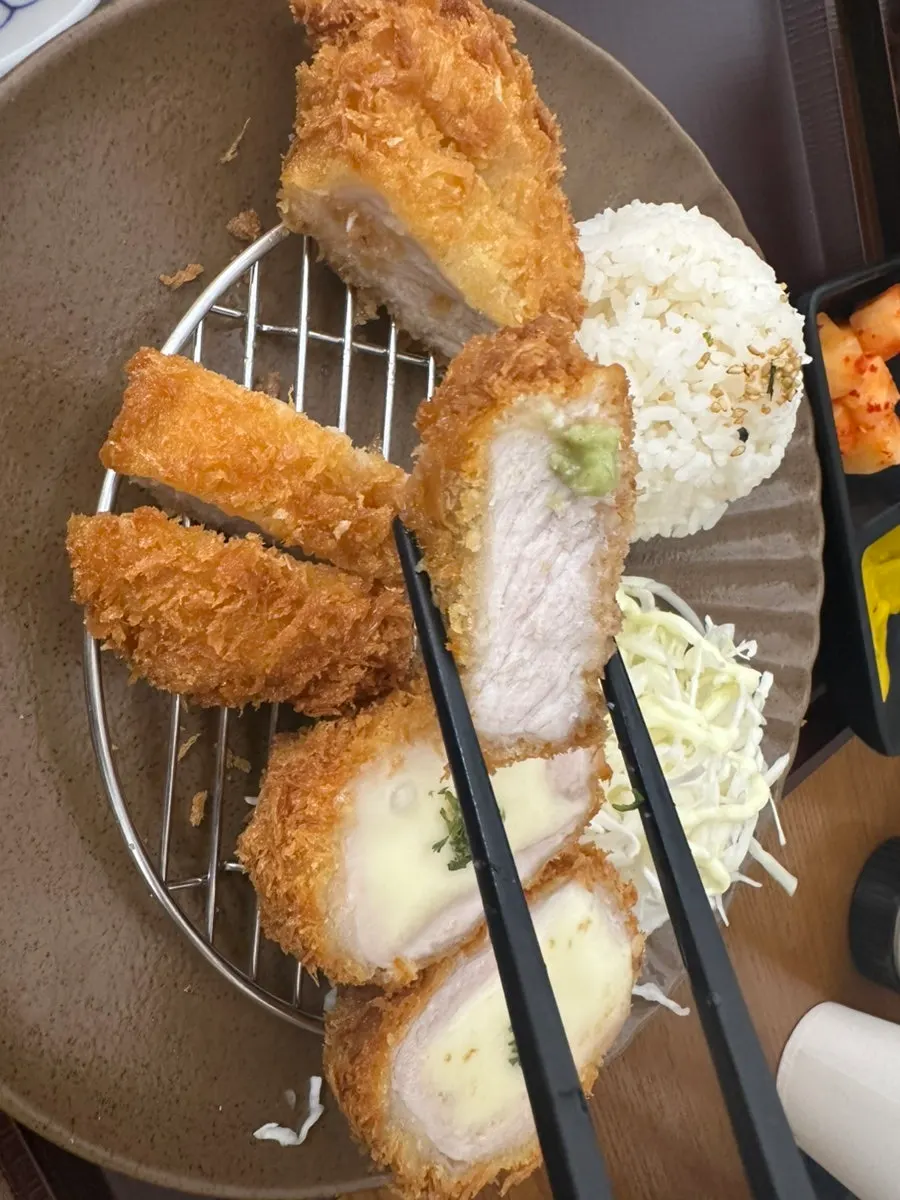 Cross-section of the classic pork cutlet from the half-and-half katsu