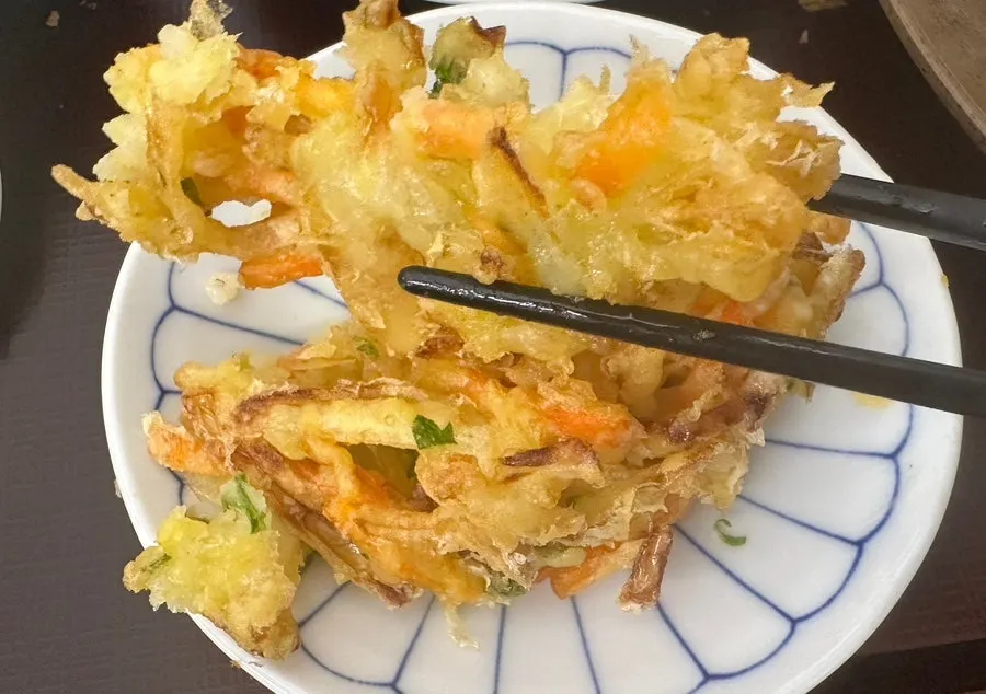 A plate of freshly fried vegetable tempura